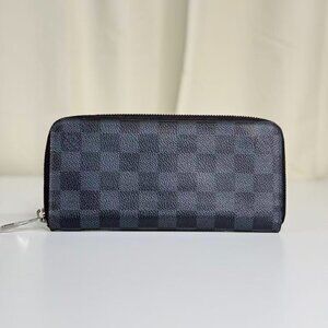 Louis Vuitton Damier Graphite Wallet with Classic Checkerboard Design